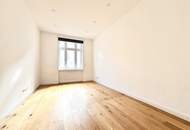 NÄHE OBKIRCHERGASSE: Sonnige, hochwertig sanierte Altbauwohnung I Kochinsel & Fußbodenheizung I Kamin I großzügiges & helles Badezimmer I Sonnenschutz