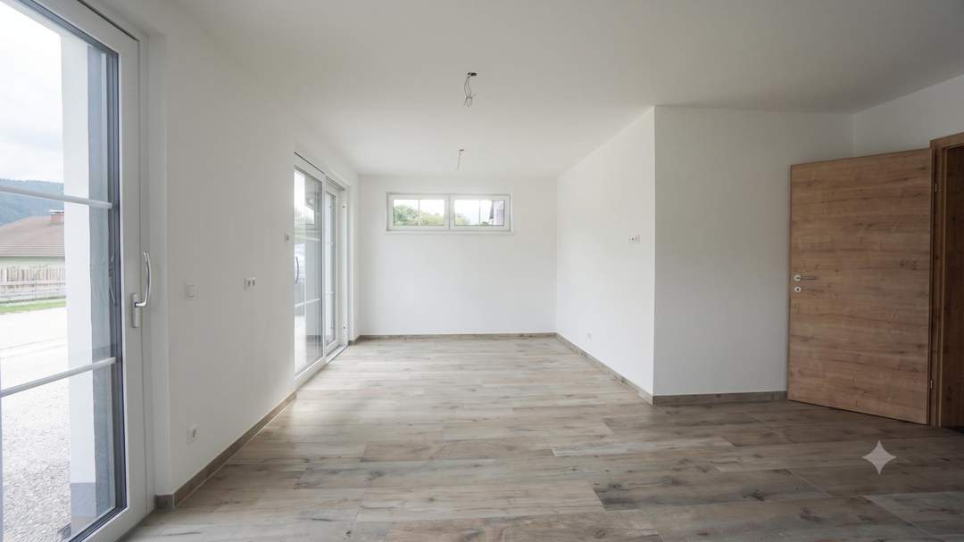 Neubau 4 Zimmer Wohnung mit großzügiger Terrasse & Carport