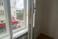 ERSTBEZUG - Helle 4-Zimmer Altbauwohnung mit 2 Bädern, 2 WCs, Abstellraum und Kellerabteil - UNBEFRISTET