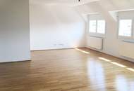 ABSOLUTE RUHELAGE UND EINFACH PERFEKT - große Dachgeschosswohnung mit mehreren Freiflächen! (Mietbeginn 01.06.2026)