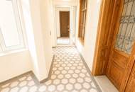 Prestigehaus Sanierungsbedürftige Altbauwohnung 3 Zimmer
