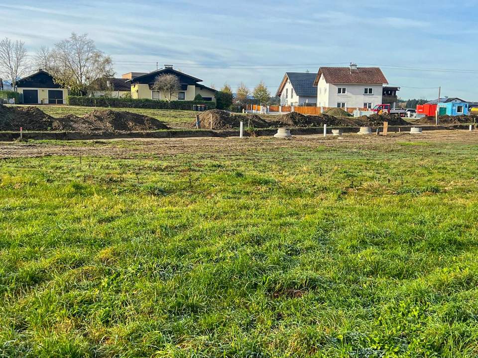 In 10 Minuten auf der Autobahn in Vorchdorf - eben - sonnig !