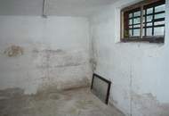 Günstiges renovierungsbedürftiges Haus mit kleinen Grundstück in Attnang Puchheim!!