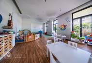 Großzügiger Kindergarten mit Gartenbereich