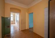 ++H7++ 2-Zimmer Altbau-Wohnung (renovierungsbedürftig), viel Potenzial!