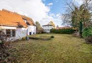 Haus mit Sanierungsbedarf auf großem Grundstück in perfekter Wohngegend