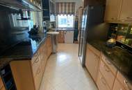 "Gediegene Villa, große Wohnfläche, viele Garagenplätze"