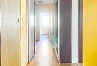 NOCHMALIGE PREISREDUKTION!!! Großzügige Wohnung mit Loggia 3 Zi, (4.möglich) + Carport!