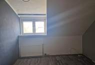 SANIERUNGSBEDÜRFTIGES, CHARAKTERSTARKES EINFAMILIENHAUS IN GUTER WOHNLAGE UND BAHNHOFSNÄHE