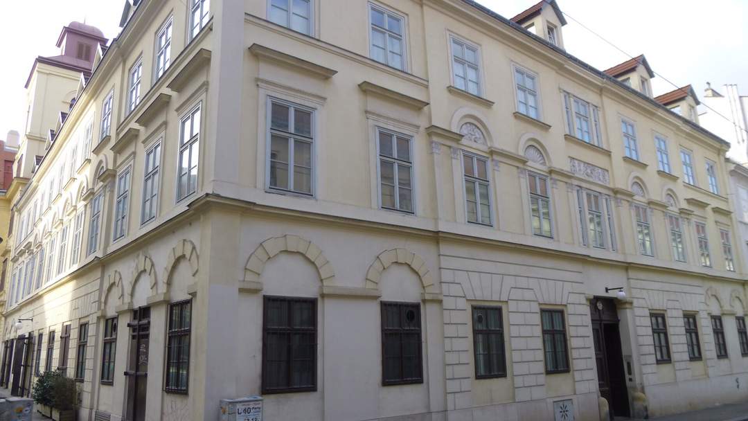 2-Zimmer-Altbau in begehrter Lage