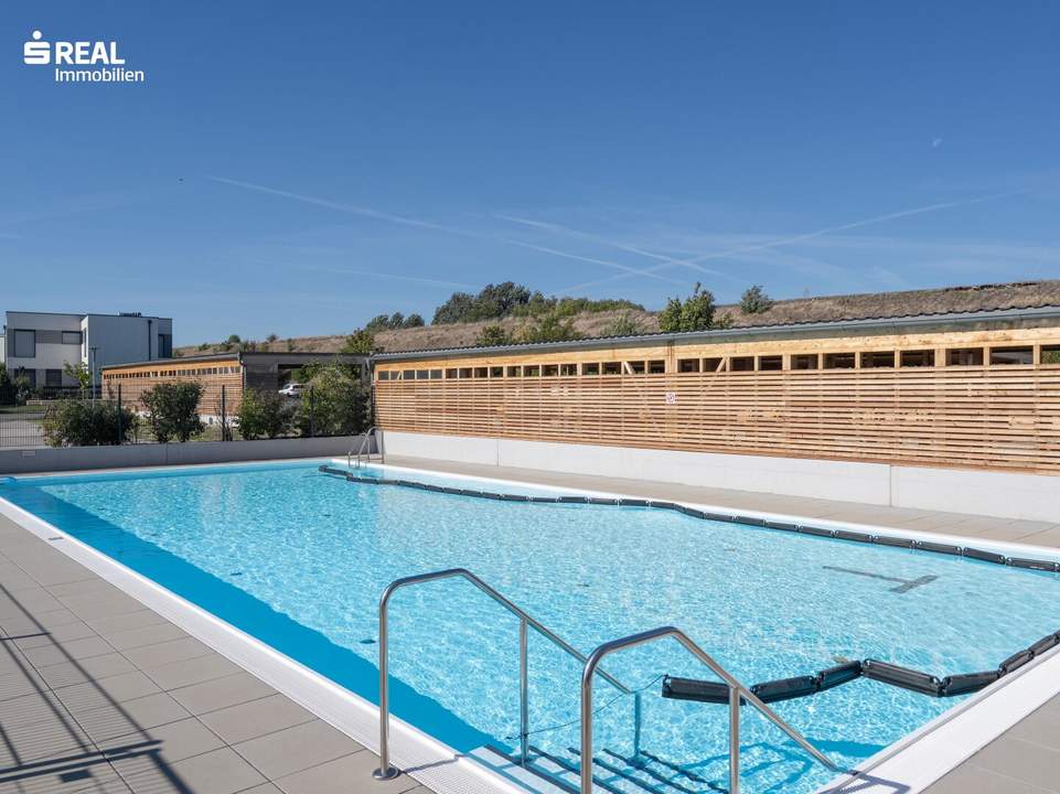 Urlaubsstimmung in Ruhelage - 100m² Eigentumswohnung, Wohnküche, Balkon, 3 Schlafzimmer, 2 Bäder, Parkplatz, Carport und Pool!