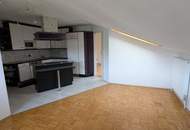 helle Dachgeschosswohnung ab sofort (provisionsfrei) (Provisionsfrei)