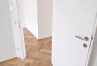 ***Altbau trifft Moderne – hochwertig sanierte 3-Zimmer-Wohnung mit Klimaanlage, Luftwärmepumpe, hofseitiger Terrasse &amp; edler Ausstattung***