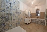 LIEBEVOLLES WOHNJUWEL MIT PARKÄHNLICHEM GARTEN IN TRAUMHAFTER WALDRANDLAGE MIT HERRLICHEM AUSBLICK UNWEIT VOM STAUSEE KRONSEGG