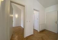 Helle Dachgeschoss-Wohnung im Botschaftsviertel // Bright top floor apartment in embassy quarter