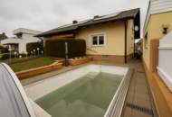 Gepflegtes großes Einfamilienhaus mit überdachtem Pool!