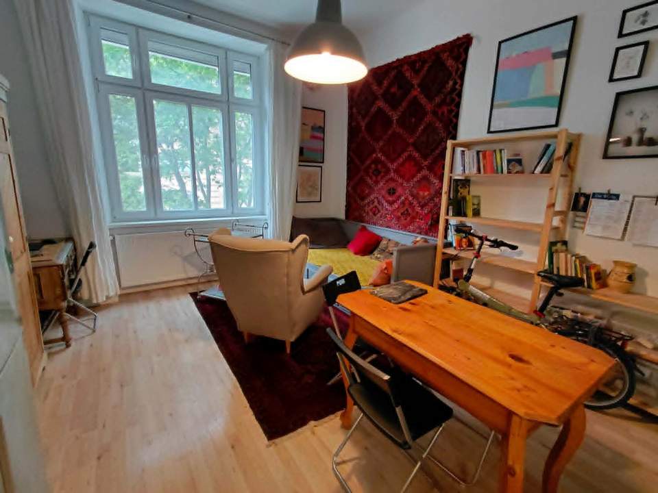 Renovierte, voll möblierte Altbauwohnung ab sofort direkt vom Eigentümer bezugsfertig