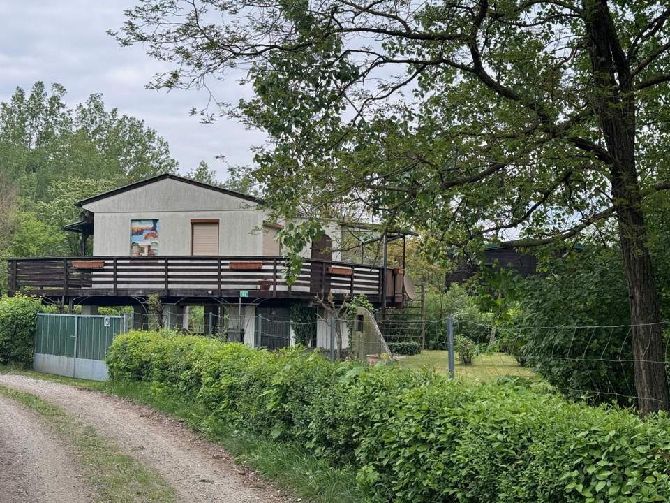 "Sommerhaus auf Eckpachtgrundstück am linken Donauufer"