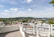 PROVISIONSFREI | Erstbezug nach Sanierung | 18 m² Terrasse | DG-Maisonette | Fernblick | TG-Stellplatz | Küche mit Siemens Geräten