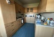 Haus in Grünruhelage mit offener Terrasse, Balkon und Garage