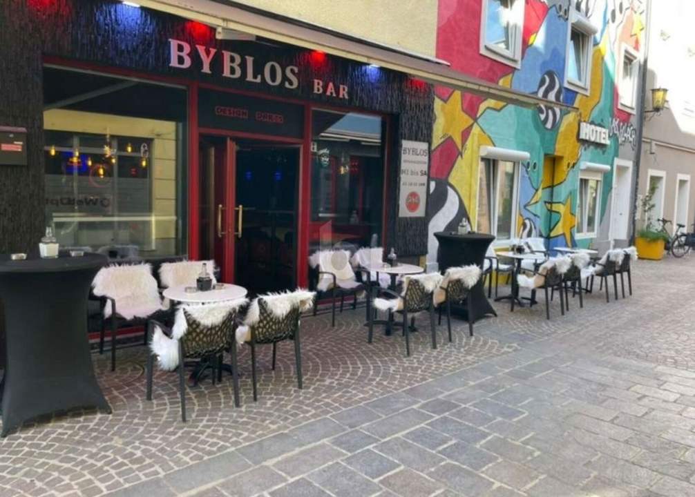 LEDER LOUNGE ? EIN ENTSPANNTER ORT, UM DEN ABEND AUSKLINGEN ZU LASSEN.