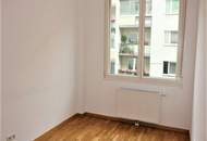 HOLBEINGASSE, 68 m2 Altbau, Wohnküche, 2 Zimmer, WG-geeignet, Komplettküche, Wannenbad, Parketten, 4. Liftstock