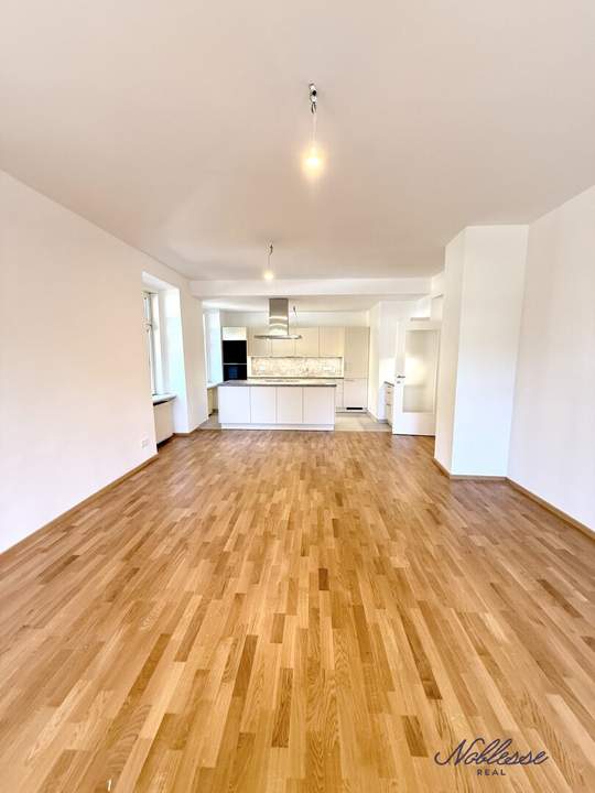 Erstbezug nach Sanierung! Traumhafte Villenetage mit Gartenmitbenutzung und Garage!