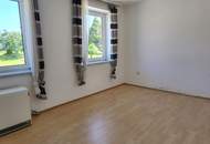 Ehemaliges Bankgebäude mit separater Wohnung im Obergeschoss