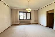 Großes Einfamilienhaus mit Veranda und Wirtschaftsanbau mit uneinsichtigen Garten + Ausbaupotential!