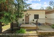 Zwei Häuser. Ein Rückzugsort. Ihre grüne Oase vor den Toren Wiens.