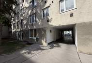 Koffer packen, einziehen: Helle bezugsfertige Wohnung mit Loggia & PKW-Stellplatz nahe Schönbrunn