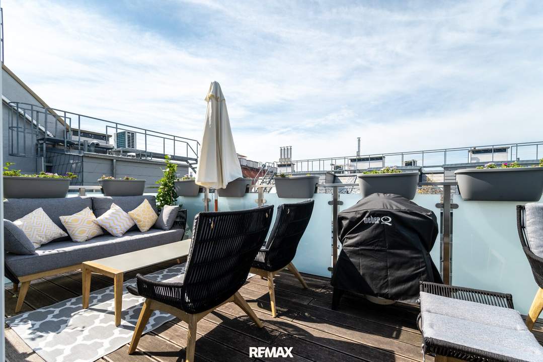 "PURE ROOFTOP GLAMOUR!"