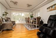 Modernes Mehrfamilienhaus mit Terrassen, Garage, Pool, Outdoorküche, Spielplatz uvm.