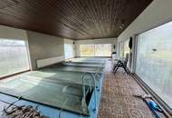 Sanierungsbedürftiges Haus auf großem Grundstück