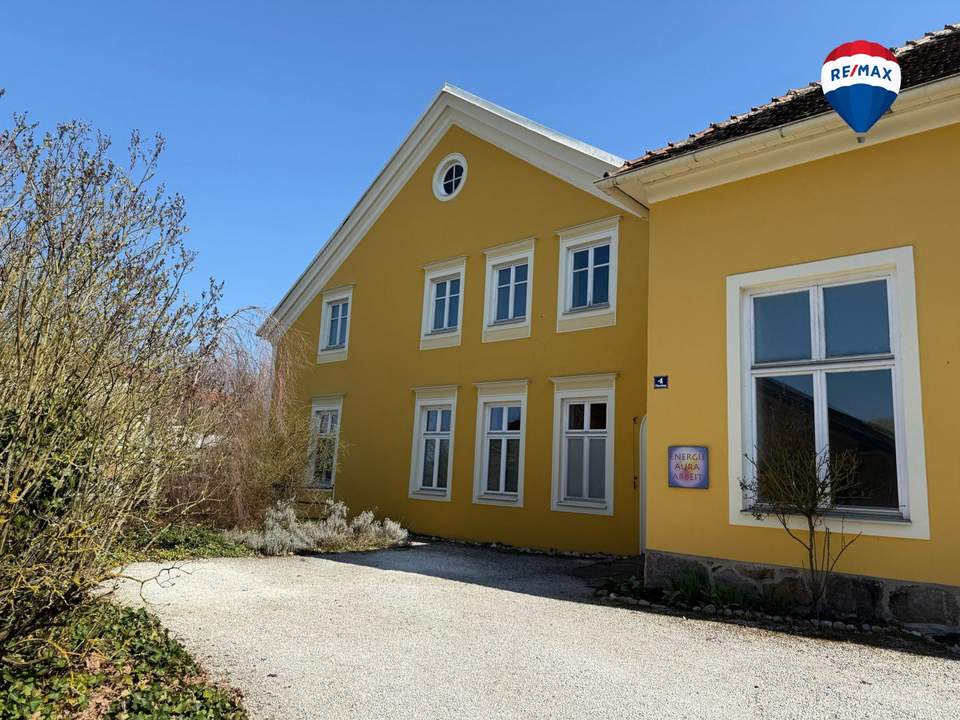 Haus mit 180 m² Garagenhalle und großem Garten