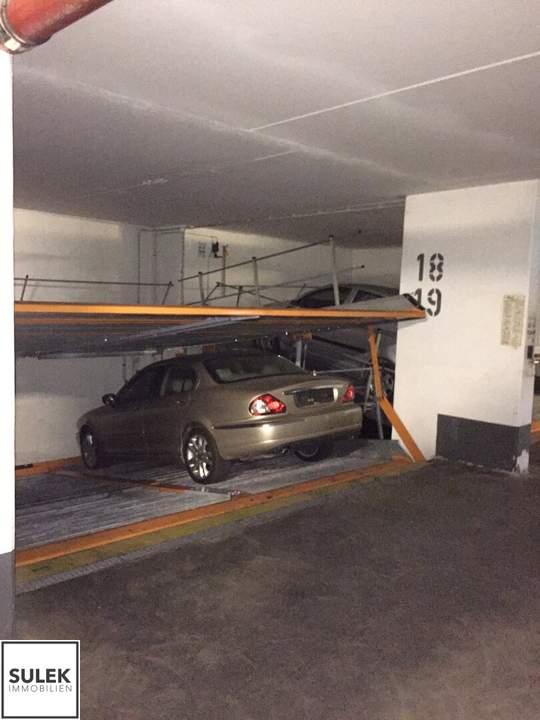 KFZ-Stellplatz in der Billrothstraße / nahe Peter-Jordan-Straße!