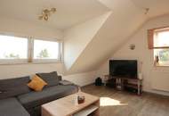 2-Zimmer-Dachgeschosswohnung mit Parkplatz und Klimaanlage!