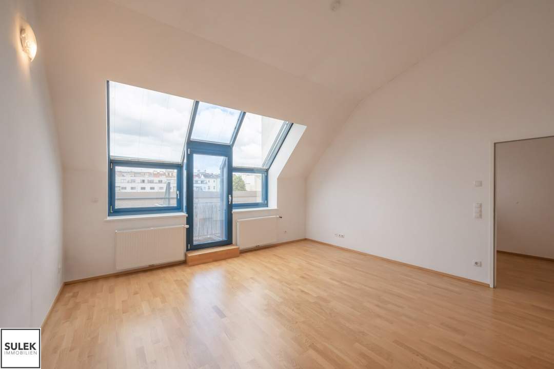 **ab Juni** Klimatisierte Dachgeschosswohnung mit sonniger Terrasse &amp; perfekter Anbindung!
