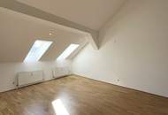 1060! 2-Zimmer DG mit kleinem Balkon nahe U4/Pilgramgasse!