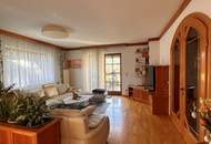 Großzügiges Einfamilienhaus mit Pool und Sauna im Grünen