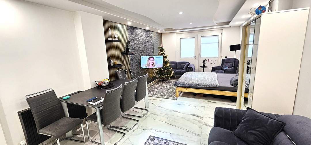 2 Kleinwohnungen im Trauner Stadtzentrum,- Zusammenlegung zu Einer mit 90m² möglich. Anlegertauglich!!