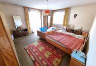 Ein- bis Zweifamilienhaus mit Garage aus den 70ern