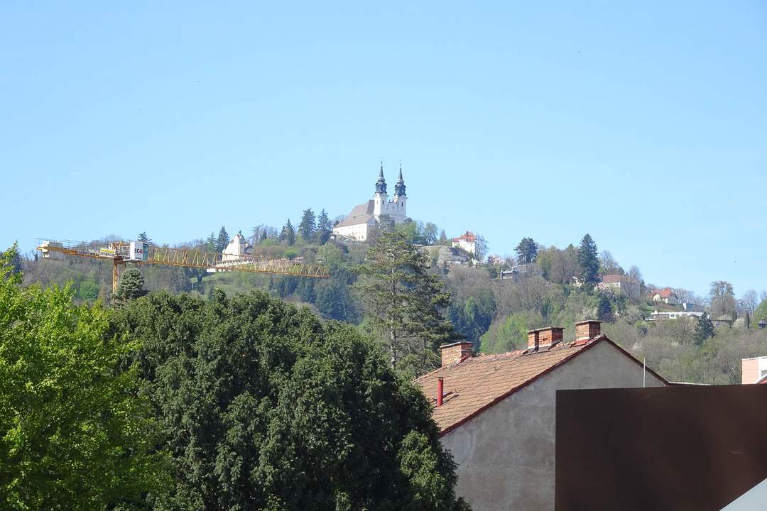 Stadthaus mitten in Linz mit derzeit 10 Kleinwohnungen und baubewilligtem Aufstockungsprojekt für zusätzlich 6 Wohnungen