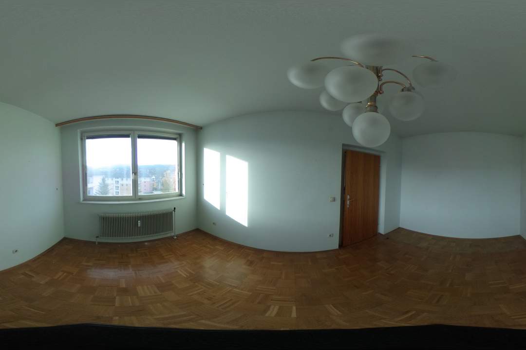 Sanierungsbedürftige 3-Zimmer-Eigentumswohnung mit Balkon, Loggia und Garage