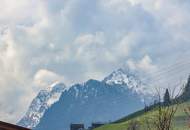 Landhaus mit Bergblick in zentrumsnaher Ruhelage