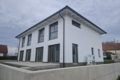 WOHNEN AN DEN DONAUAUEN UND AM WAGRAM: MODERN, MASSIV & HOCHWERTIG WOHNEN IN DER WEINREGION WAGRAM MIT BESTER INFRASTRUKTUR UND VERKEHRSANBINDUNG, Haus-kauf, 425.000,€, 3465 Tulln