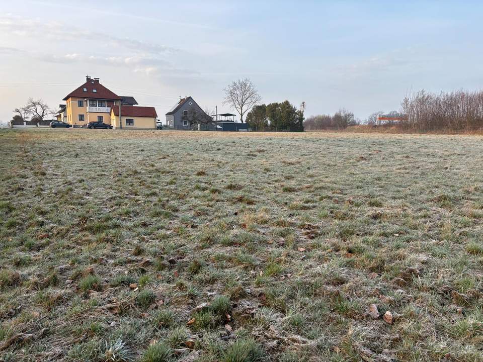 Voll aufgeschlossenes Grundstück in Autobahnnähe - kein Bauzwang