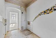 Helle Altbauwohnung inklusive Balkon - sanierungsbedürftig