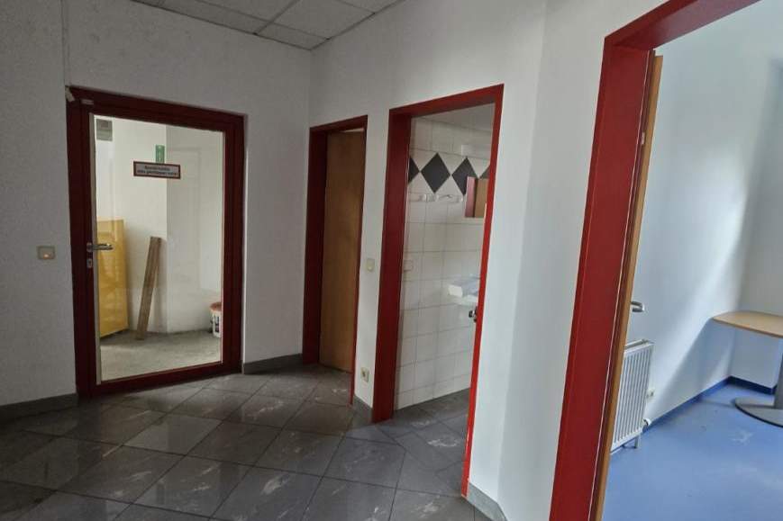 *ALL INCLUSIVE MIETE*Lagerhalle ++ Werkstatt ++Büro++ mit diversen Möglichkeiten! ca. 60m2 + Autoabstellplätze + Mitbenutzung von Gabelstapler & Kran, Gewerbeobjekt-miete, 1.200,00,€, 3430 Tulln