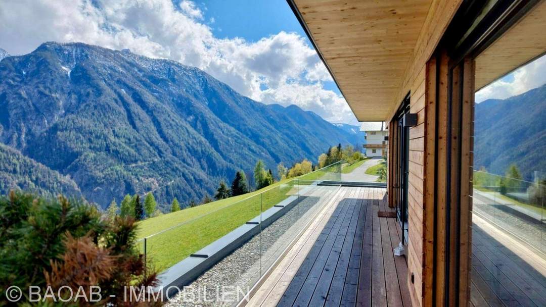 MODERNE LUXUSVILLA MIT PANORAMABLICK AUF 1.200m HÖHE | HELL &amp; EFFIZIENT | RUHIGE NATURLAGE